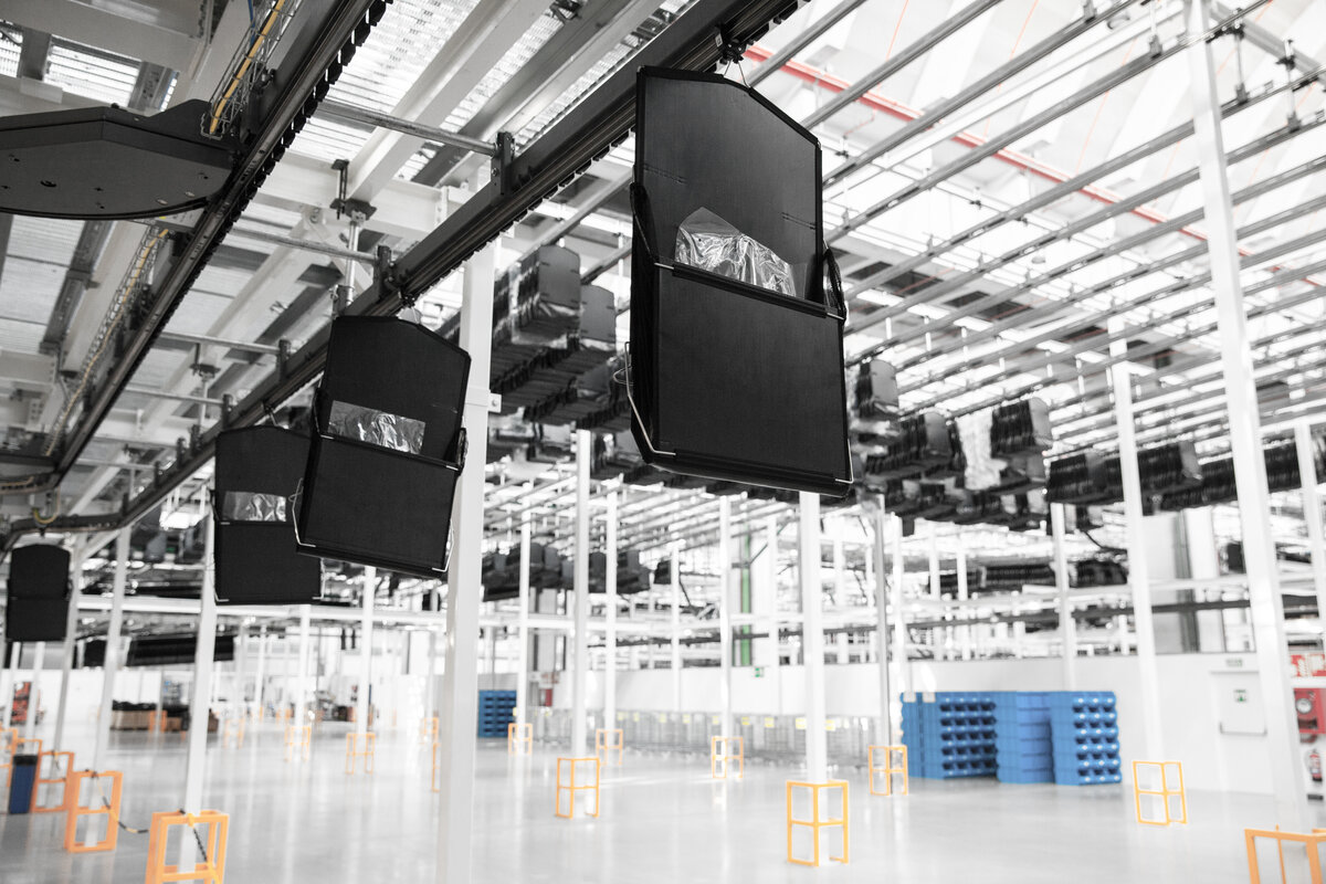 ROTRING DATA ha inviato presso Ferag un consulente e un tecnico per esaminare da vicino le modalità di lavoro con Engineering Base. Ne sono risultate proposte concrete per ottimizzare e automatizzare la sincronizzazione delle distinte base tra Engineering Base e l'ERP.